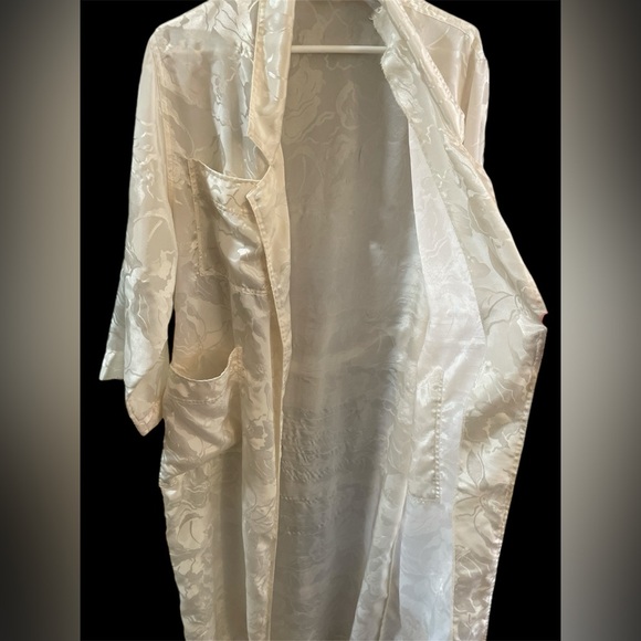 Vintage Victoria Secrets Long Cream Robe - Picture 5 of 9